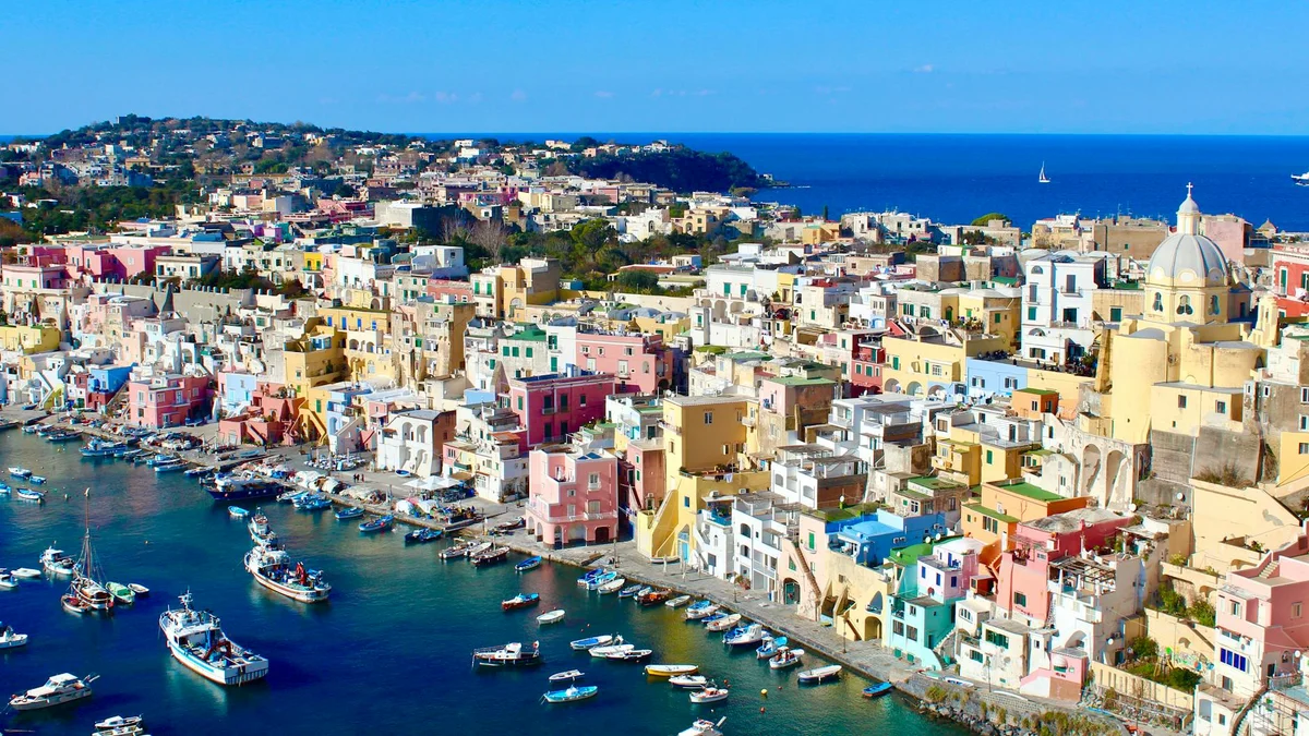 Procida su Rai 1 tra Area Marina Protetta e nodi irrisolti della sanità isolana