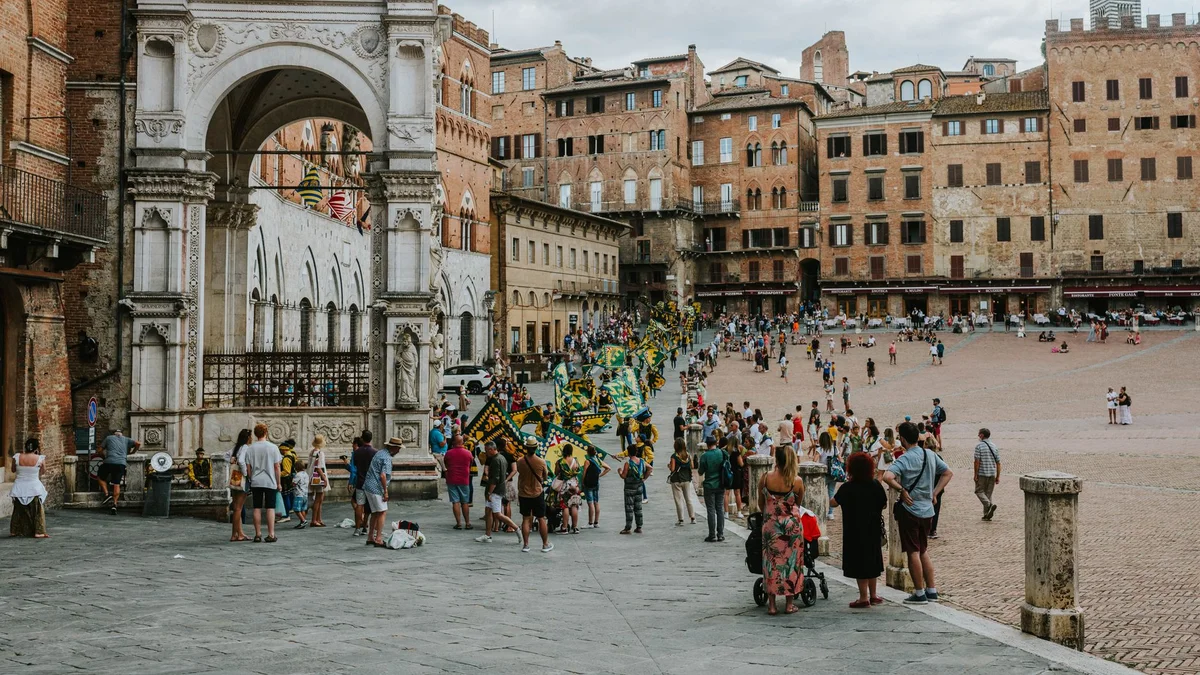 Palio di Siena, vince l'Aquila dopo 34 anni: Tittia da record