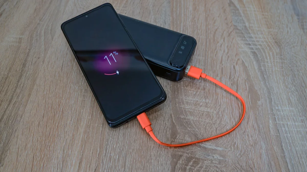 Si può portare il power bank in aereo? Regole, mAh e Wh