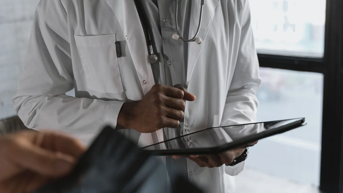 AI in medicina: quando il medico deve dirti che la usa