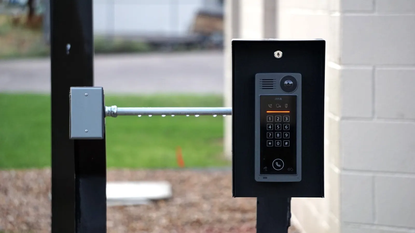 Videocitofono smart 2 fili: in condominio conta il marchio