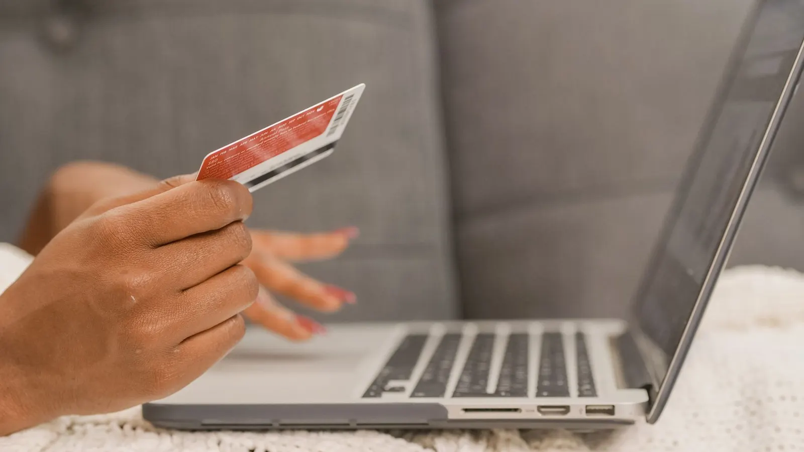 SPID Poste a pagamento: 6 euro l'anno e se non paghi